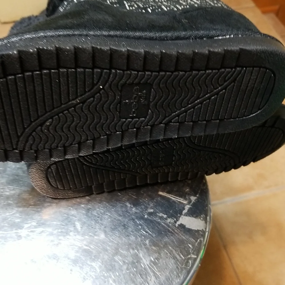 New girls (sz 3) boots - Picture 5 of 6